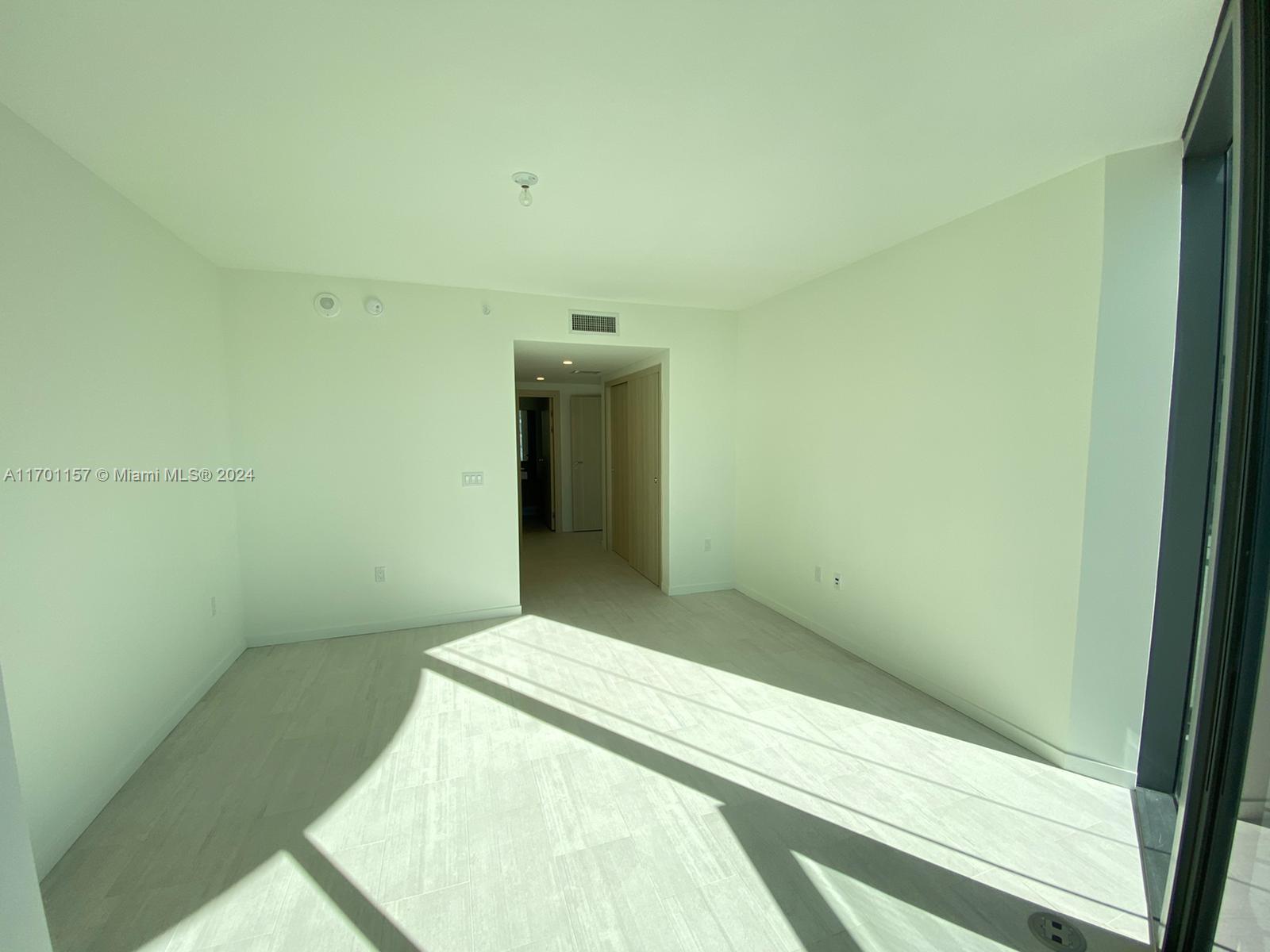 1000 Brickell Plz #3701, Miami FL 33131