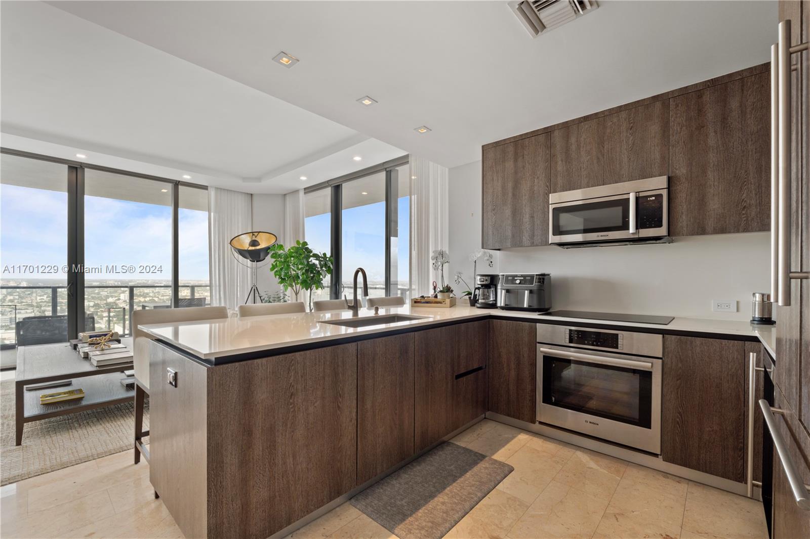 88 SW 7th St #3412, Miami FL 33130