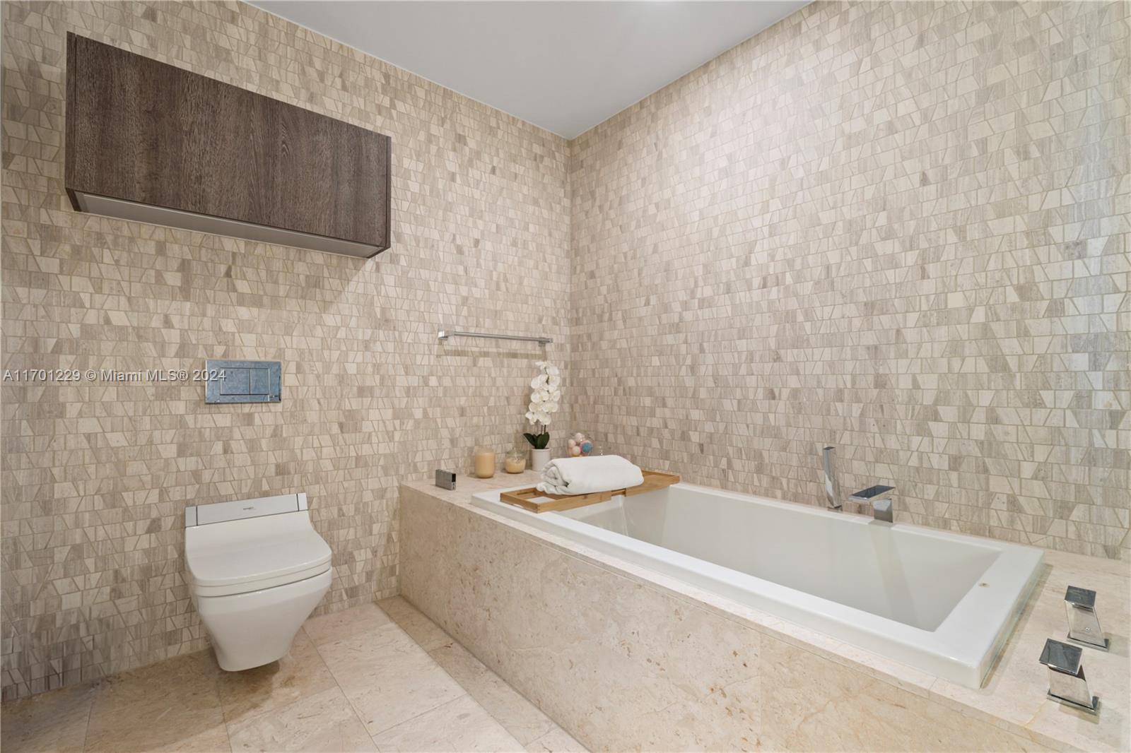 88 SW 7th St #3412, Miami FL 33130