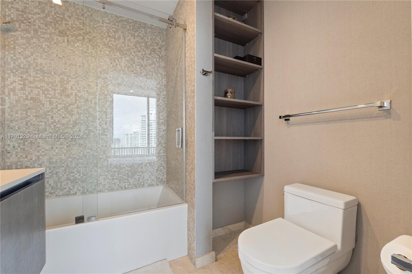 88 SW 7th St #3412, Miami FL 33130