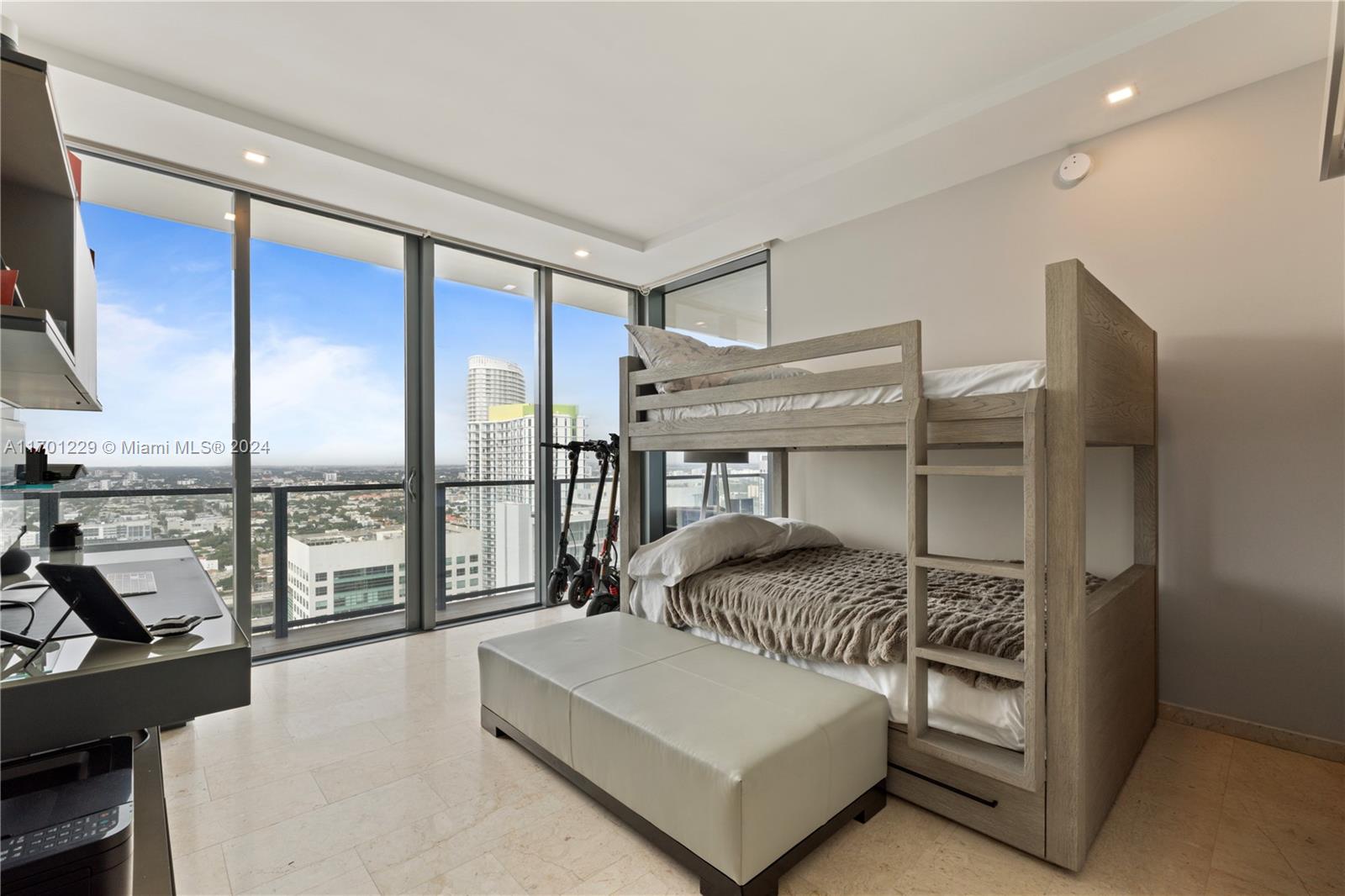 88 SW 7th St #3412, Miami FL 33130