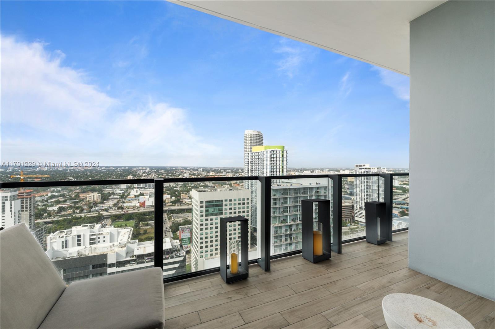 88 SW 7th St #3412, Miami FL 33130