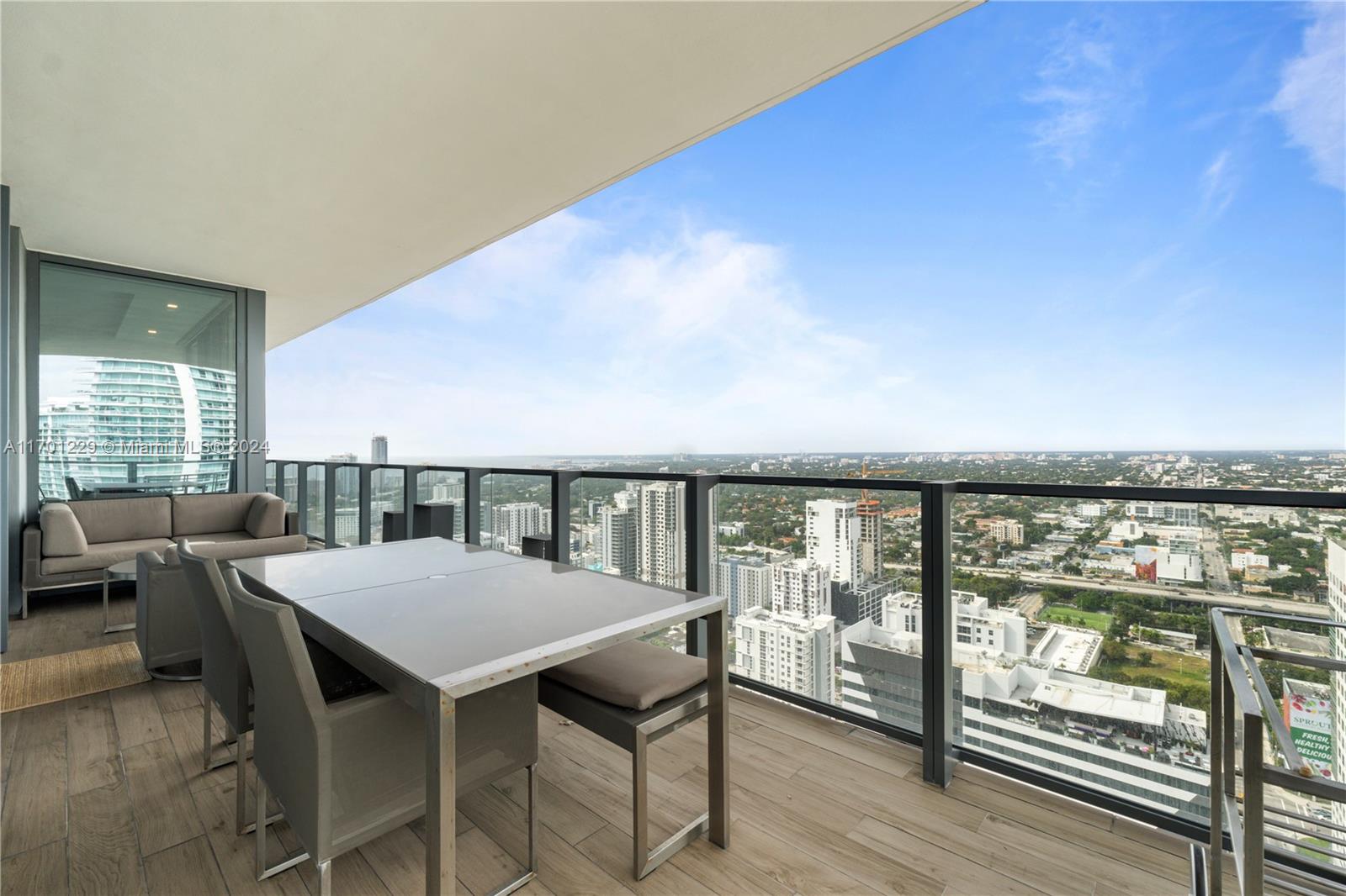 88 SW 7th St #3412, Miami FL 33130