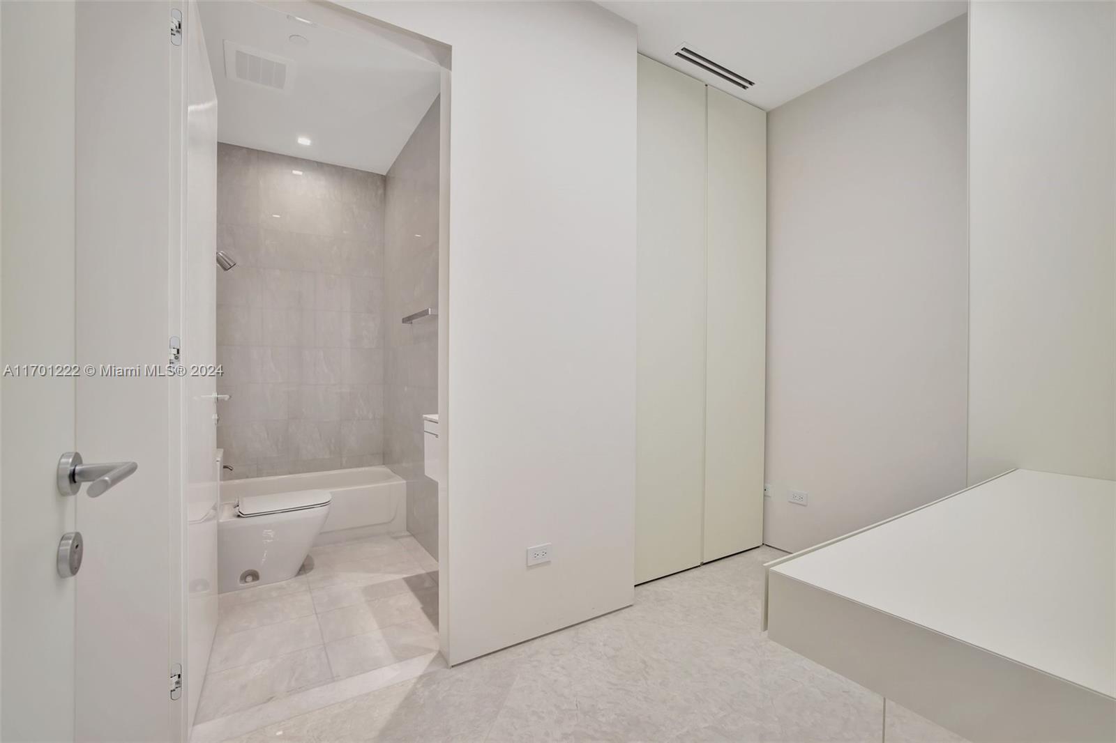 18501 E Collins Ave #5001, Sunny Isles Beach, Florida image 38