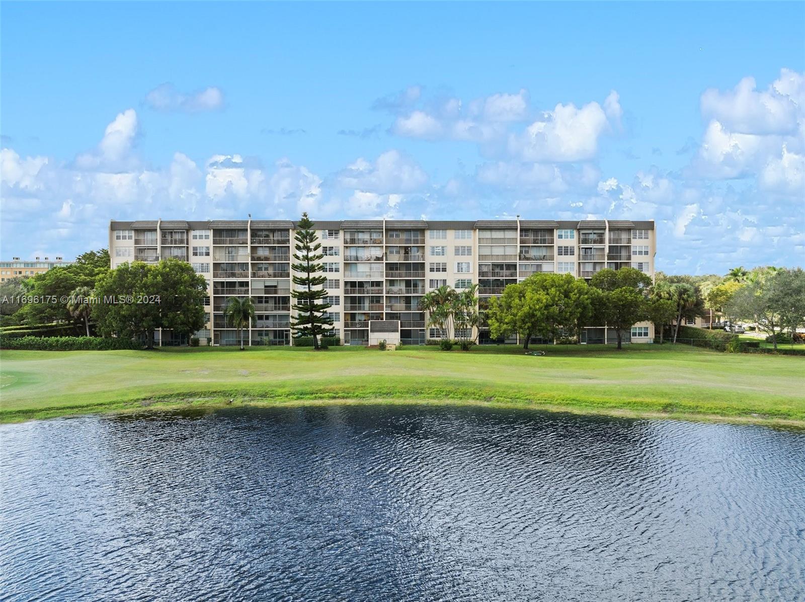 3300 W Rolling Hills Cir #605, Davie, Florida image 1