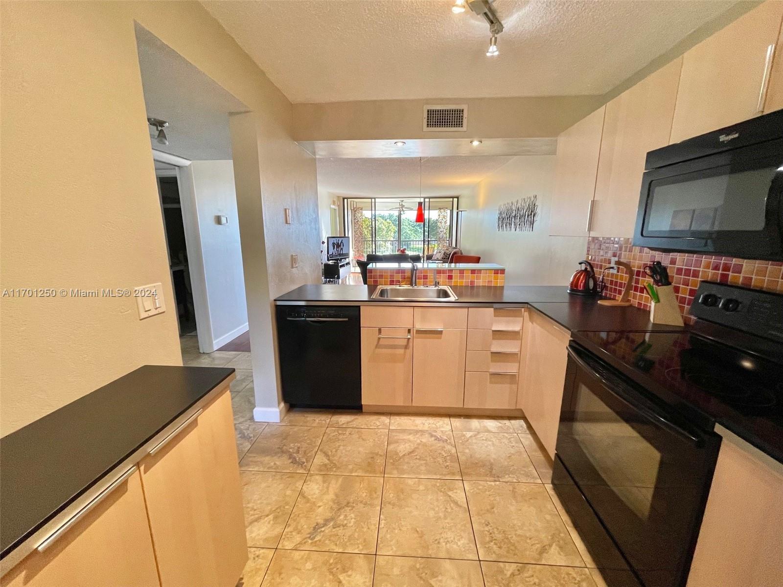 5831 Coral Lake Dr #307, Margate, Florida image 15