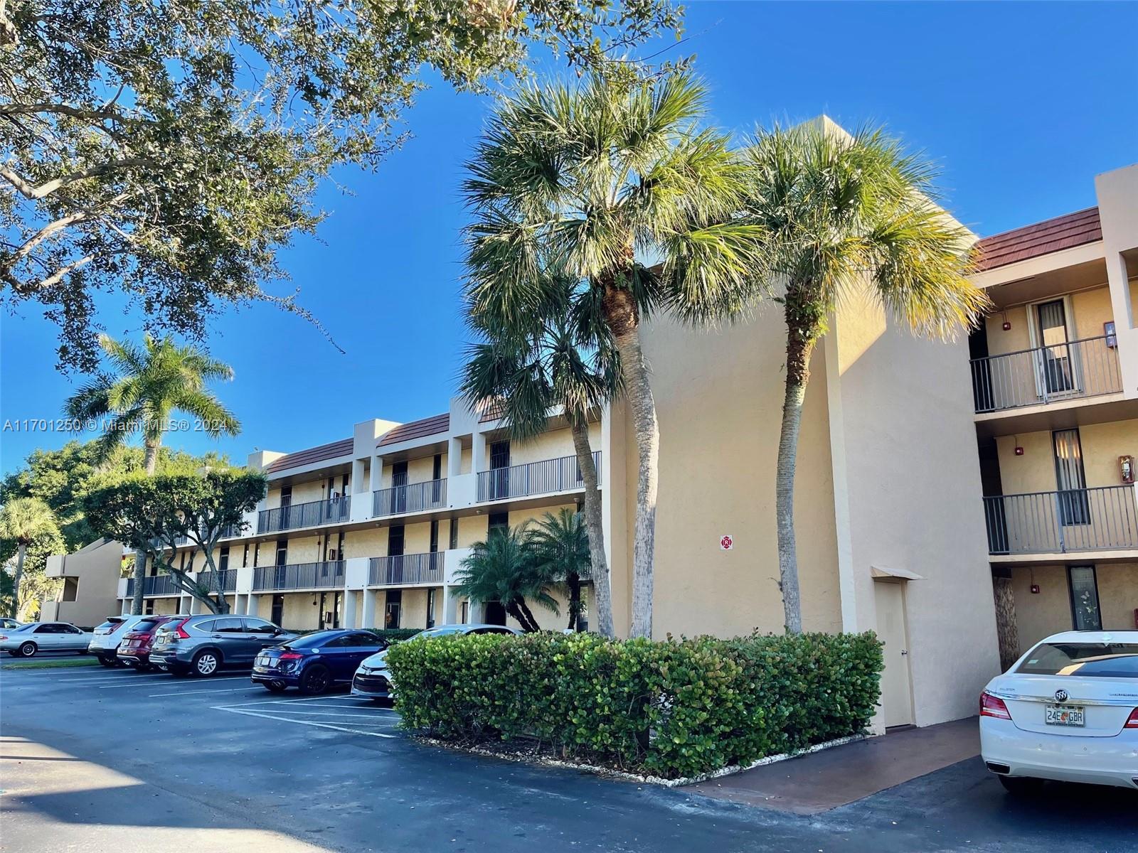 5831 Coral Lake Dr #307, Margate, Florida image 33