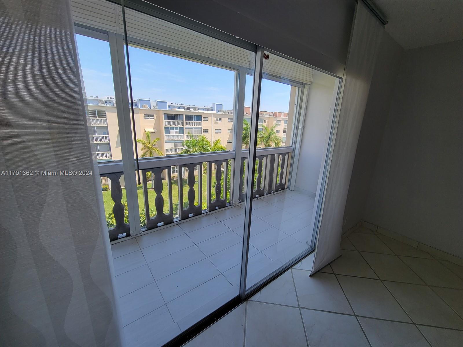 218 NE 12th Ave #502, Hallandale Beach, Florida image 15