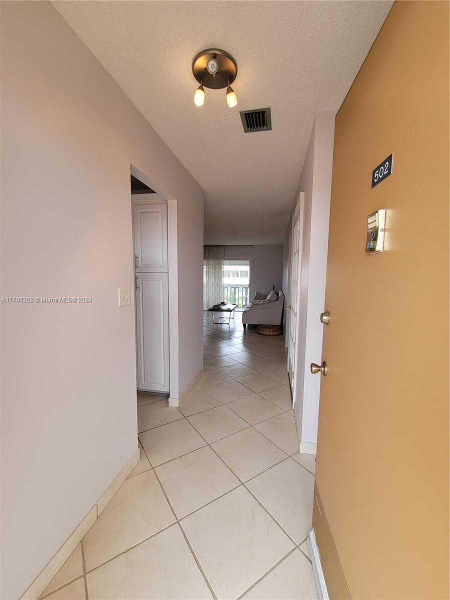 218 NE 12th Ave #502, Hallandale Beach, Florida image 6