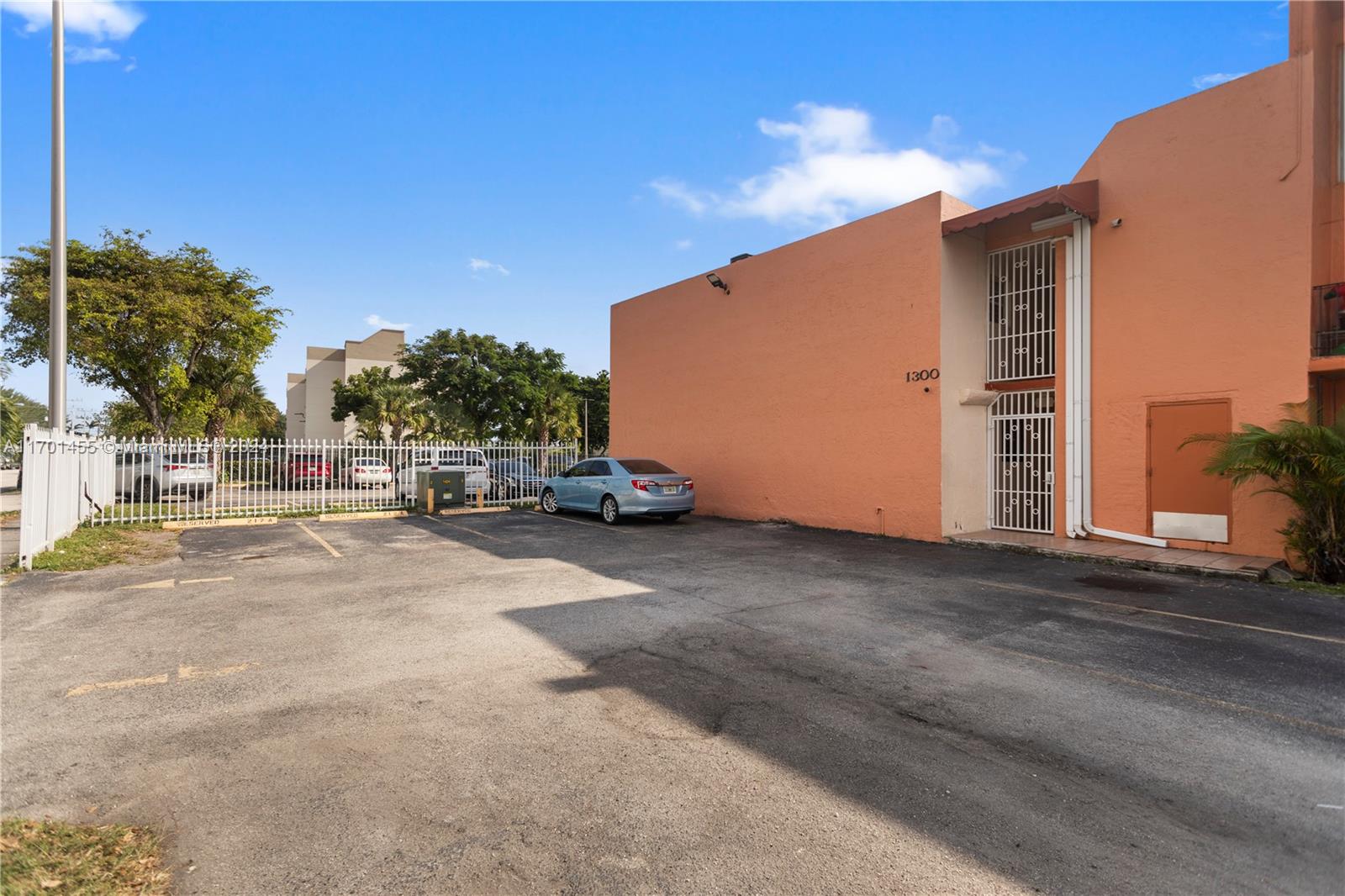 1300 W 47th Pl #126, Hialeah, Florida image 2