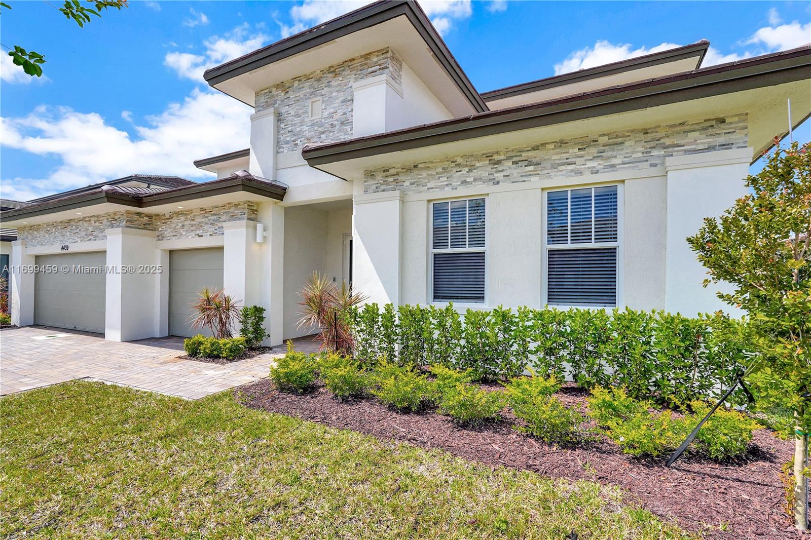 4439 SW 122nd Ter, Davie, Florida image 2