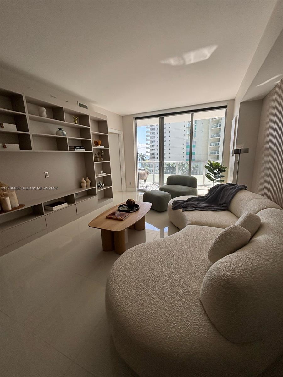 Condo for Sale in Miami, FL