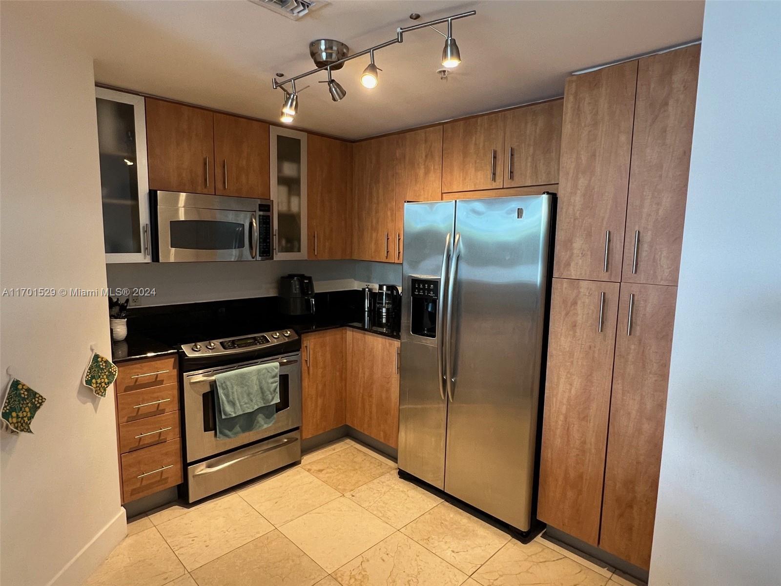 7900 Harbor Island Dr #521, North Bay Village FL 33141