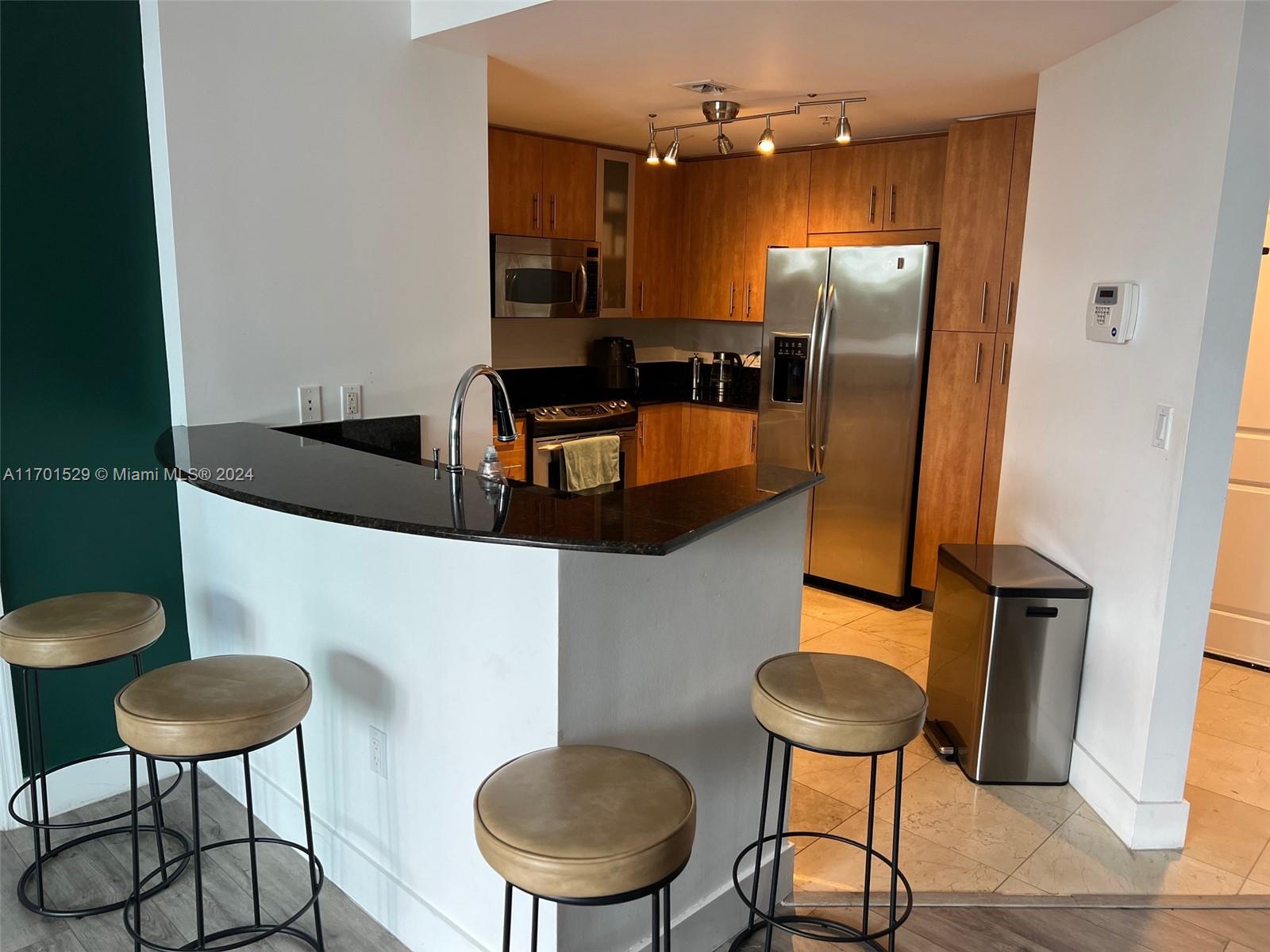 7900 Harbor Island Dr #521, North Bay Village FL 33141