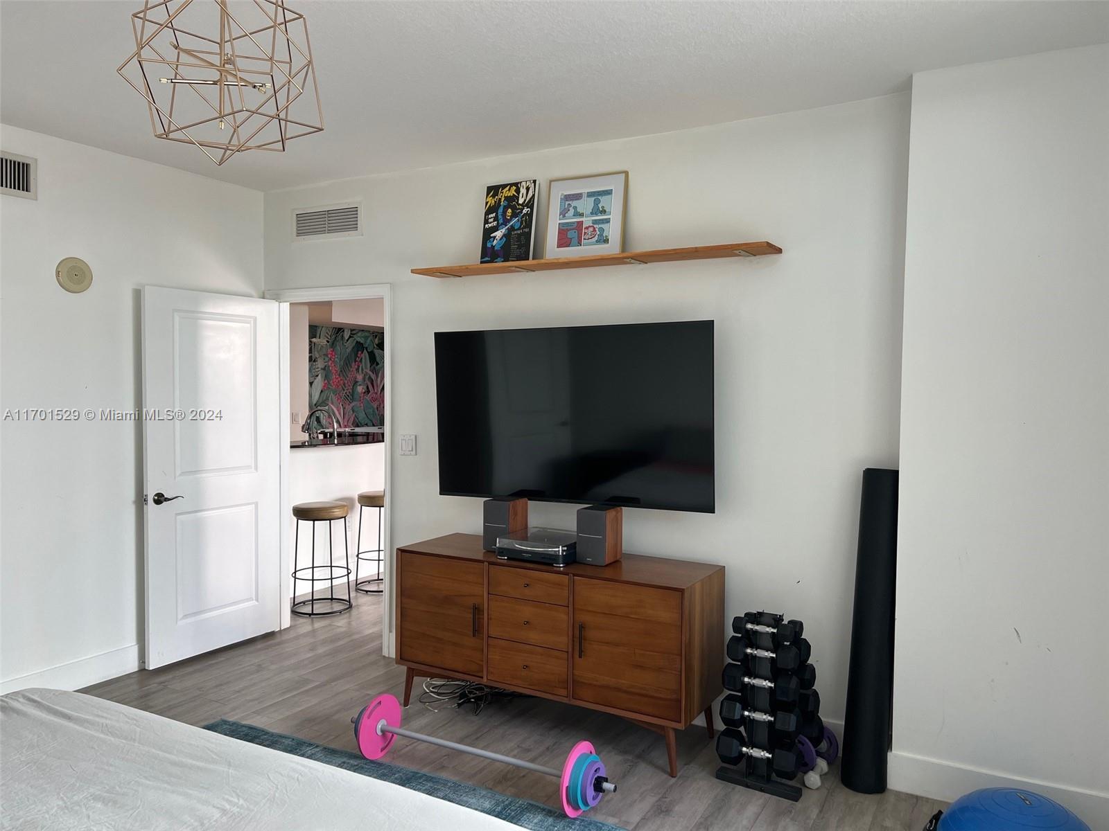 7900 Harbor Island Dr #521, North Bay Village FL 33141