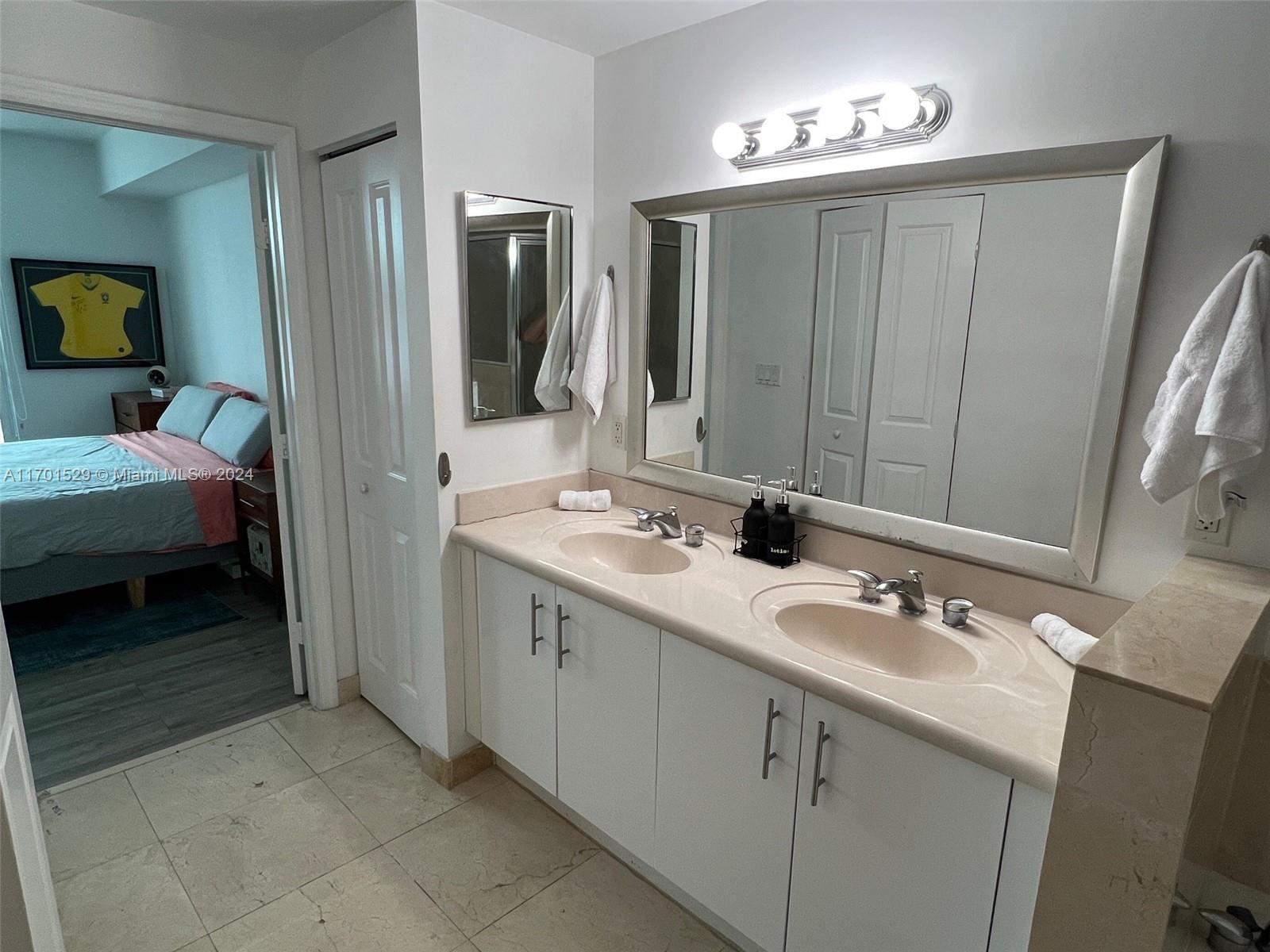 7900 Harbor Island Dr #521, North Bay Village FL 33141