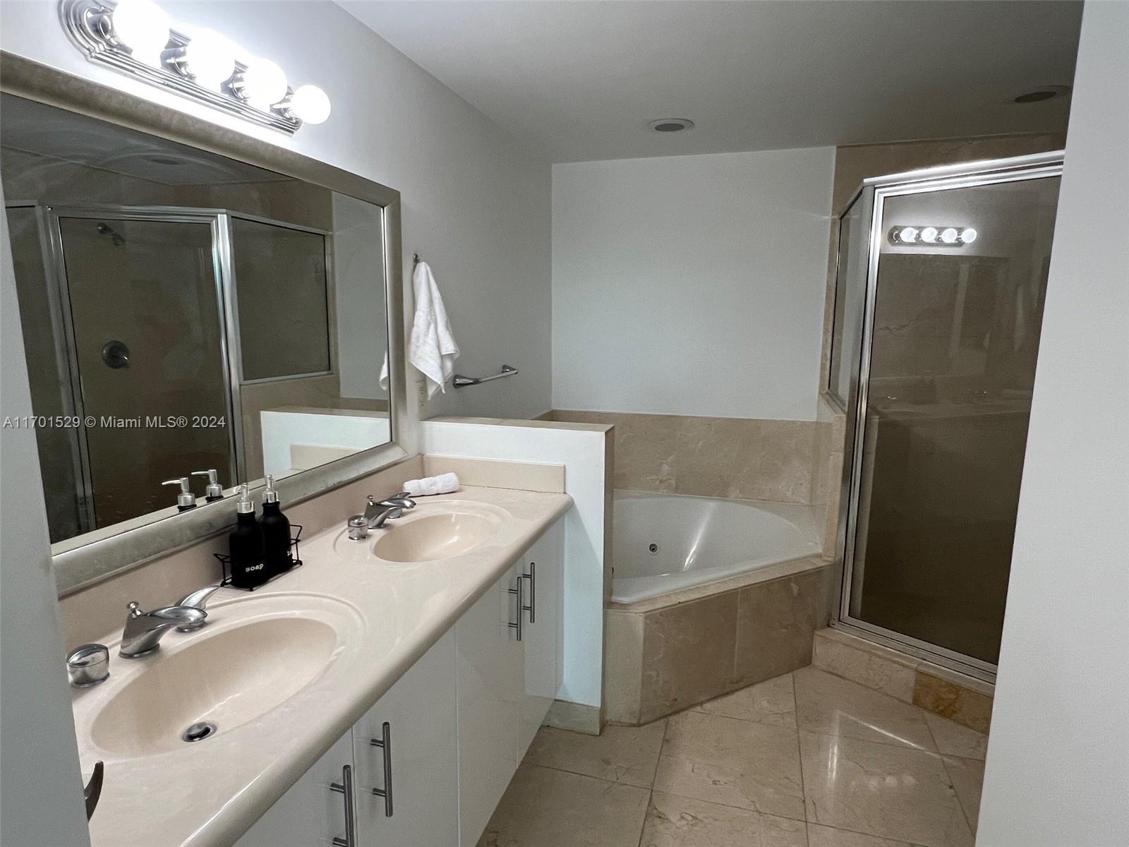 7900 Harbor Island Dr #521, North Bay Village FL 33141