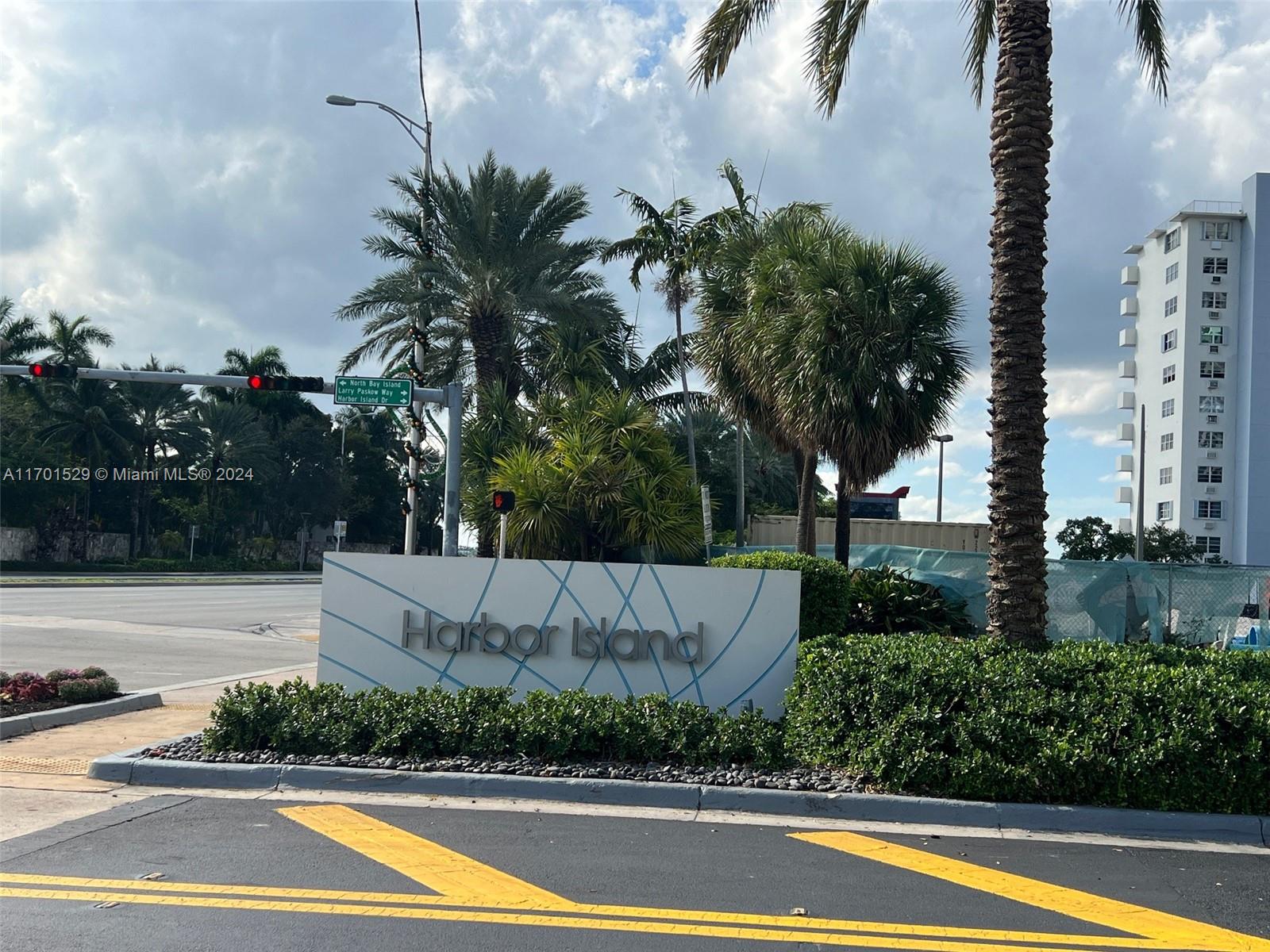 7900 Harbor Island Dr #521, North Bay Village FL 33141