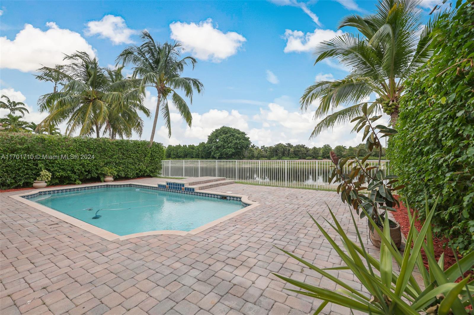 701 Nandina Dr, Weston, Florida image 33