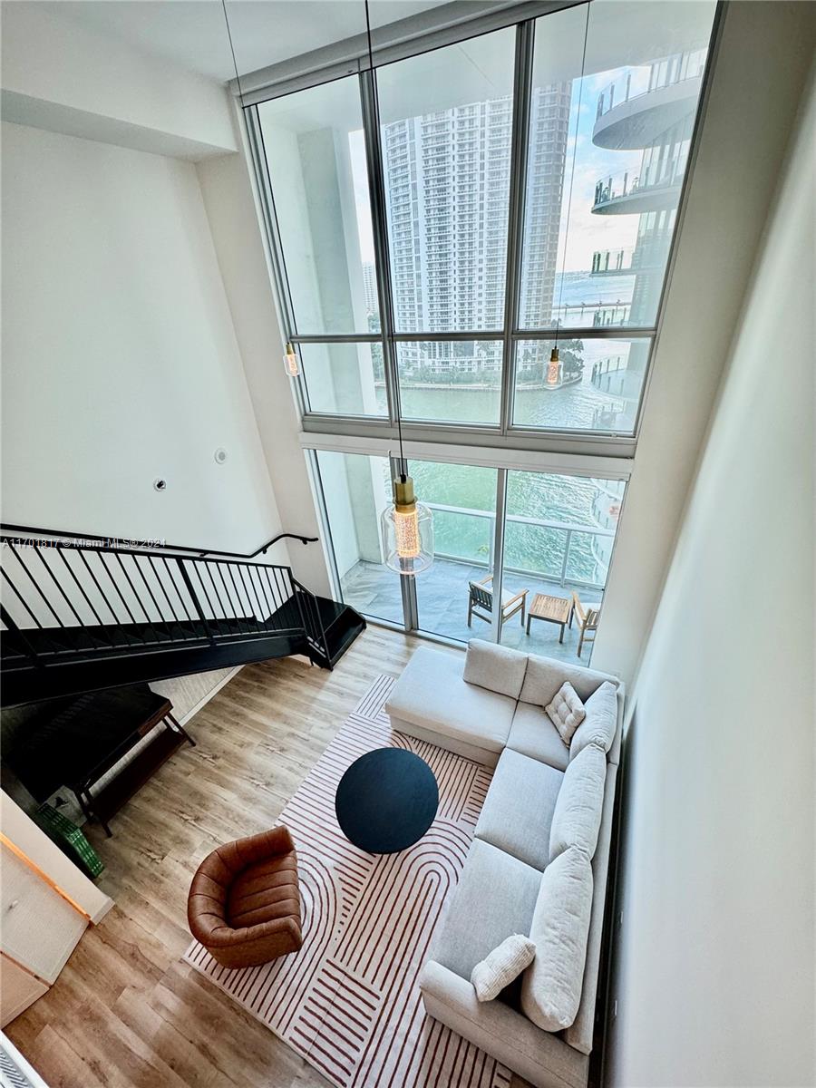 300 S Biscayne Blvd #L-1210, Miami FL 33131
