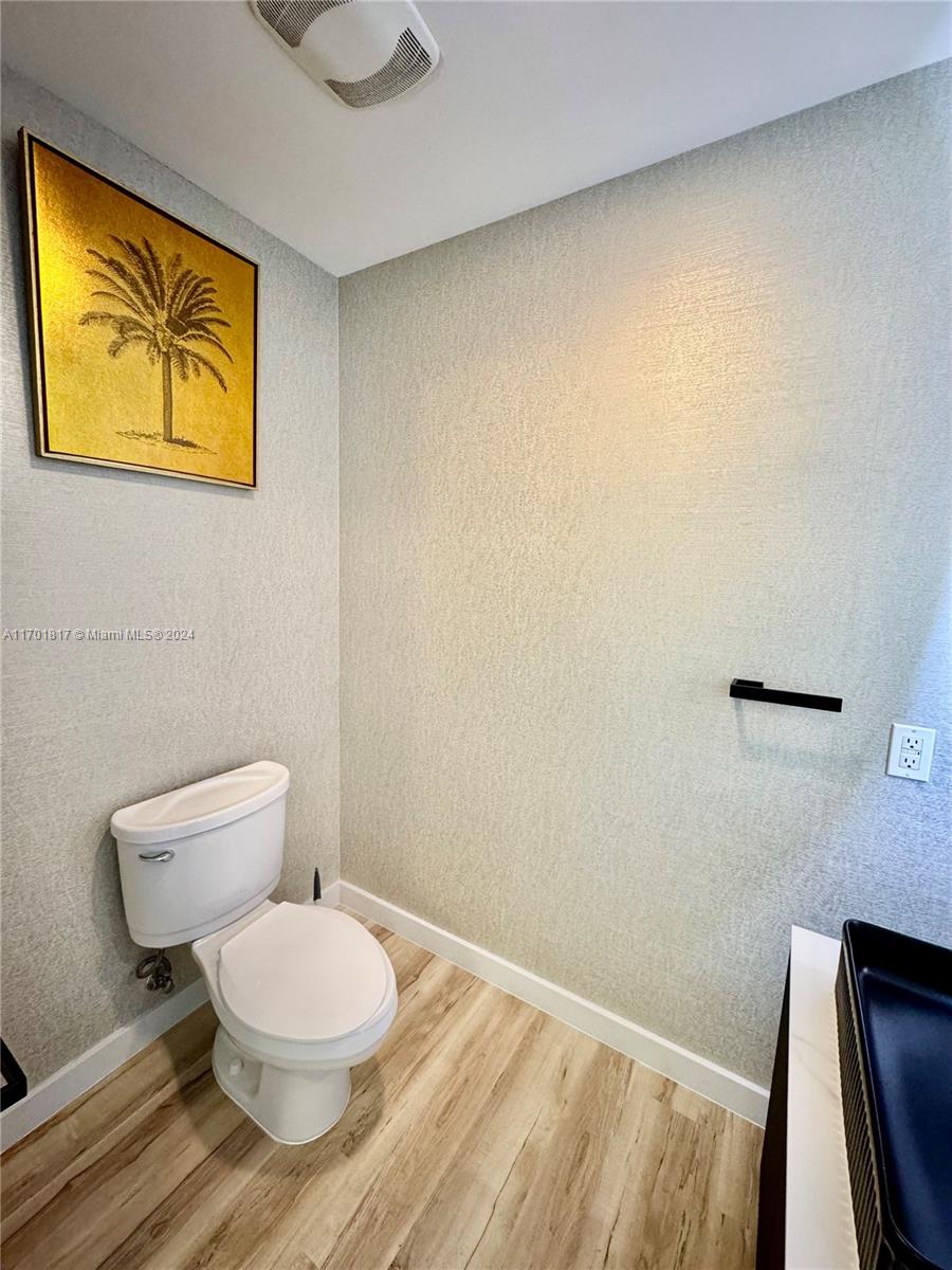 300 S Biscayne Blvd #L-1210, Miami FL 33131
