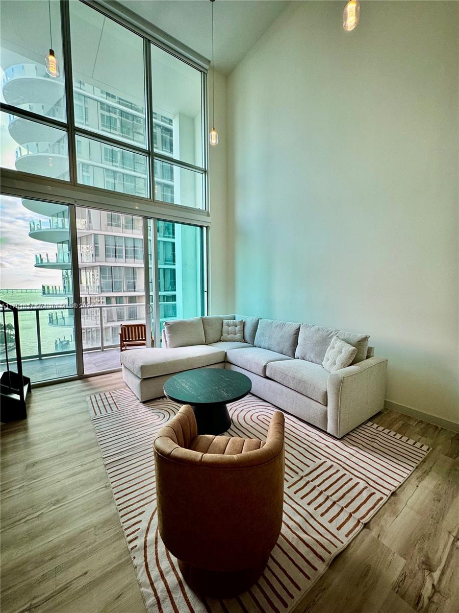 300 S Biscayne Blvd #L-1210, Miami FL 33131