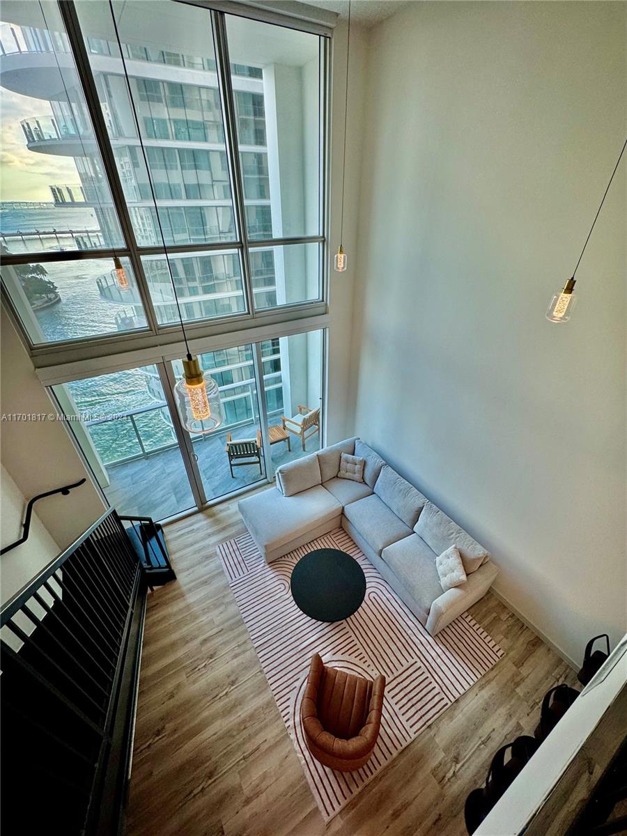 300 S Biscayne Blvd #L-1210, Miami FL 33131