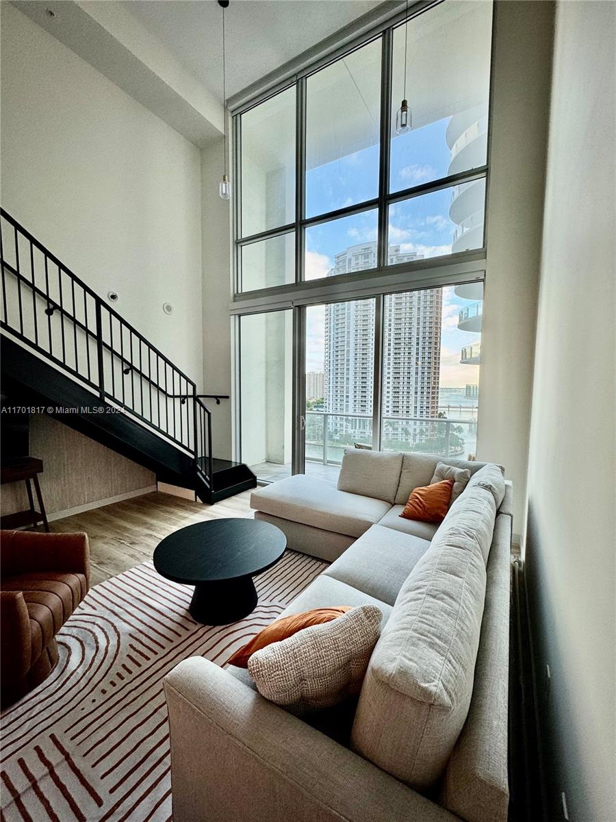 300 S Biscayne Blvd #L-1210, Miami FL 33131