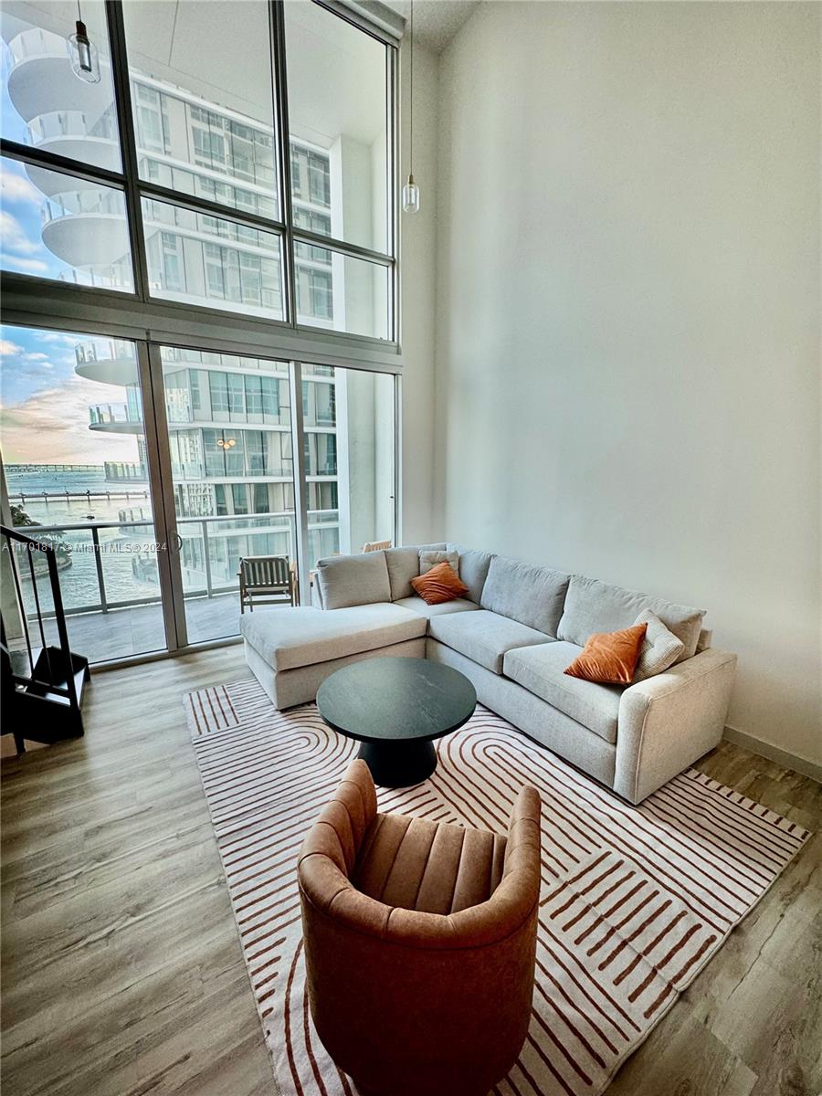 300 S Biscayne Blvd #L-1210, Miami FL 33131