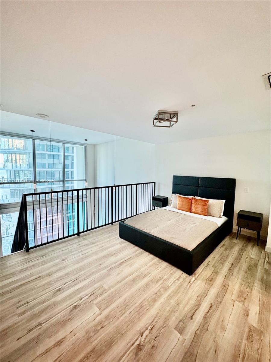 300 S Biscayne Blvd #L-1210, Miami FL 33131