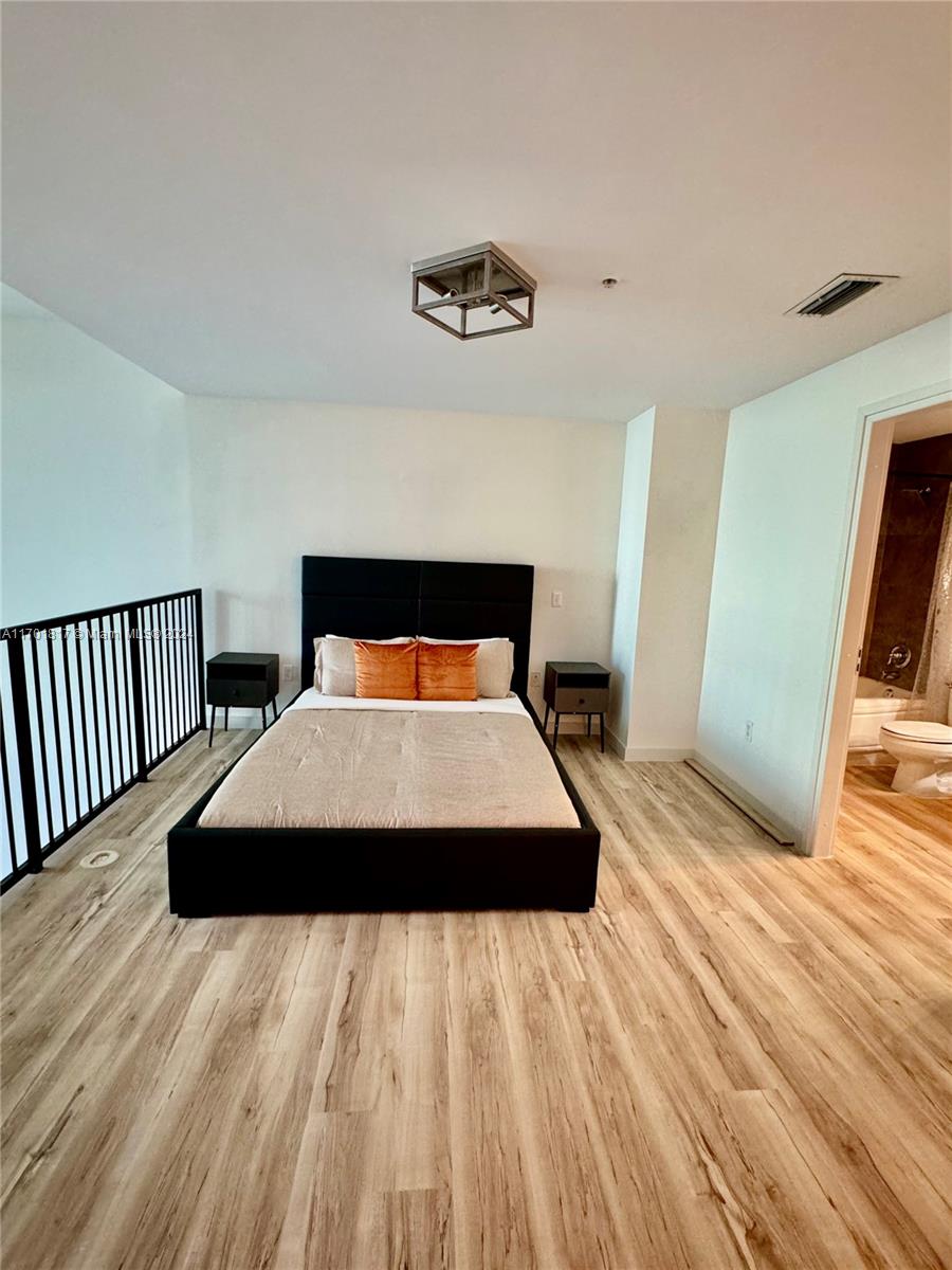 300 S Biscayne Blvd #L-1210, Miami FL 33131