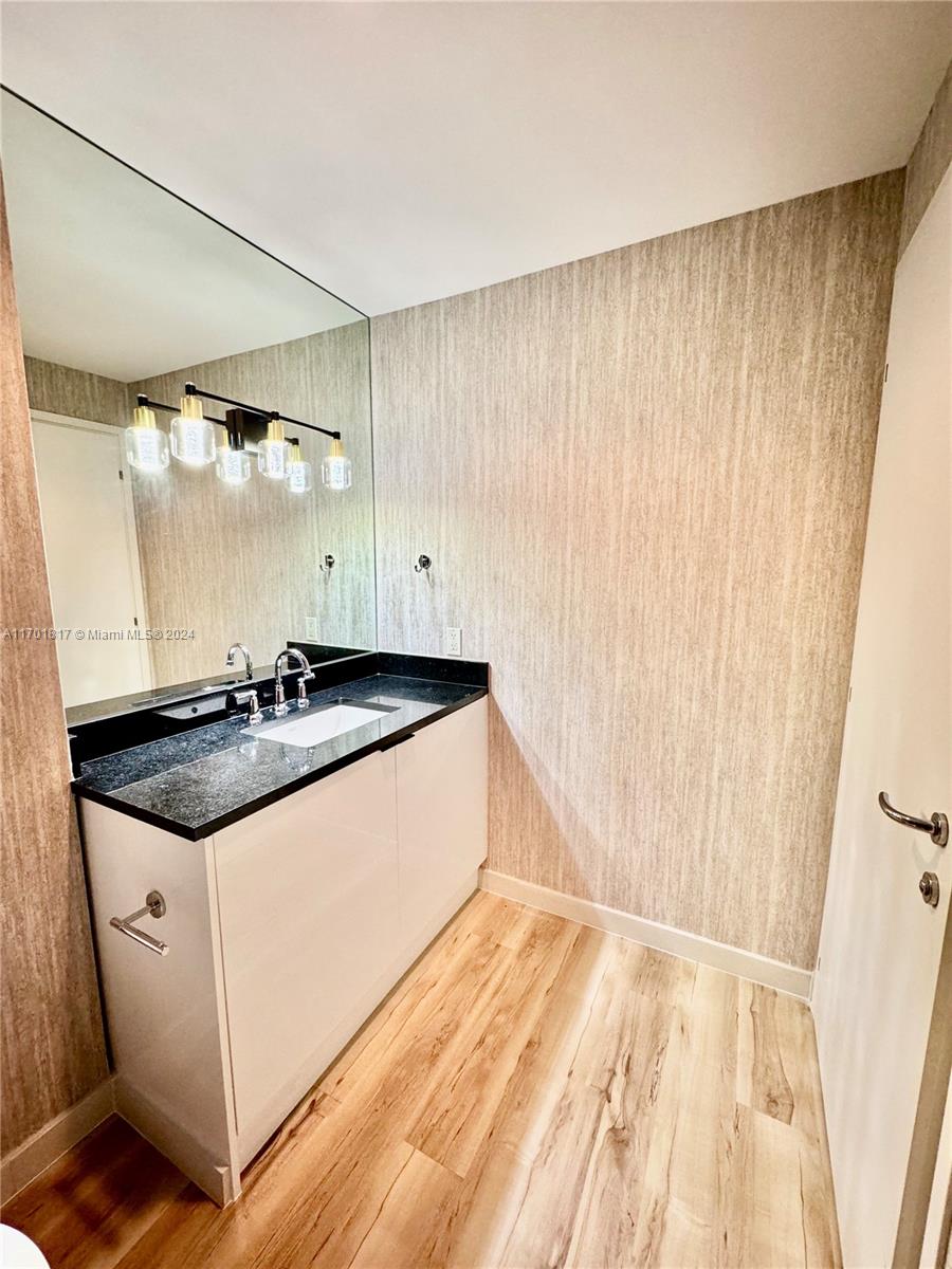 300 S Biscayne Blvd #L-1210, Miami FL 33131