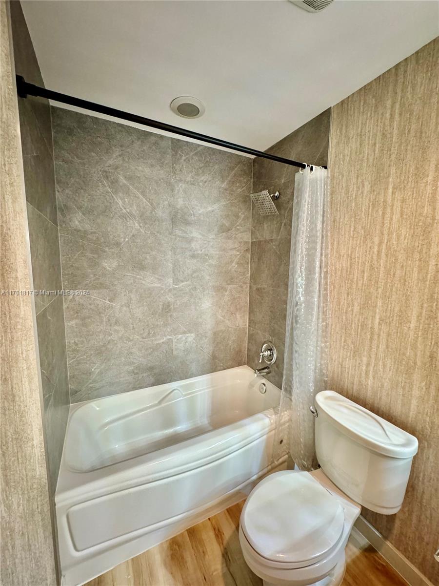 300 S Biscayne Blvd #L-1210, Miami FL 33131