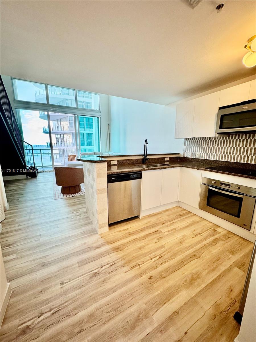 300 S Biscayne Blvd #L-1210, Miami FL 33131