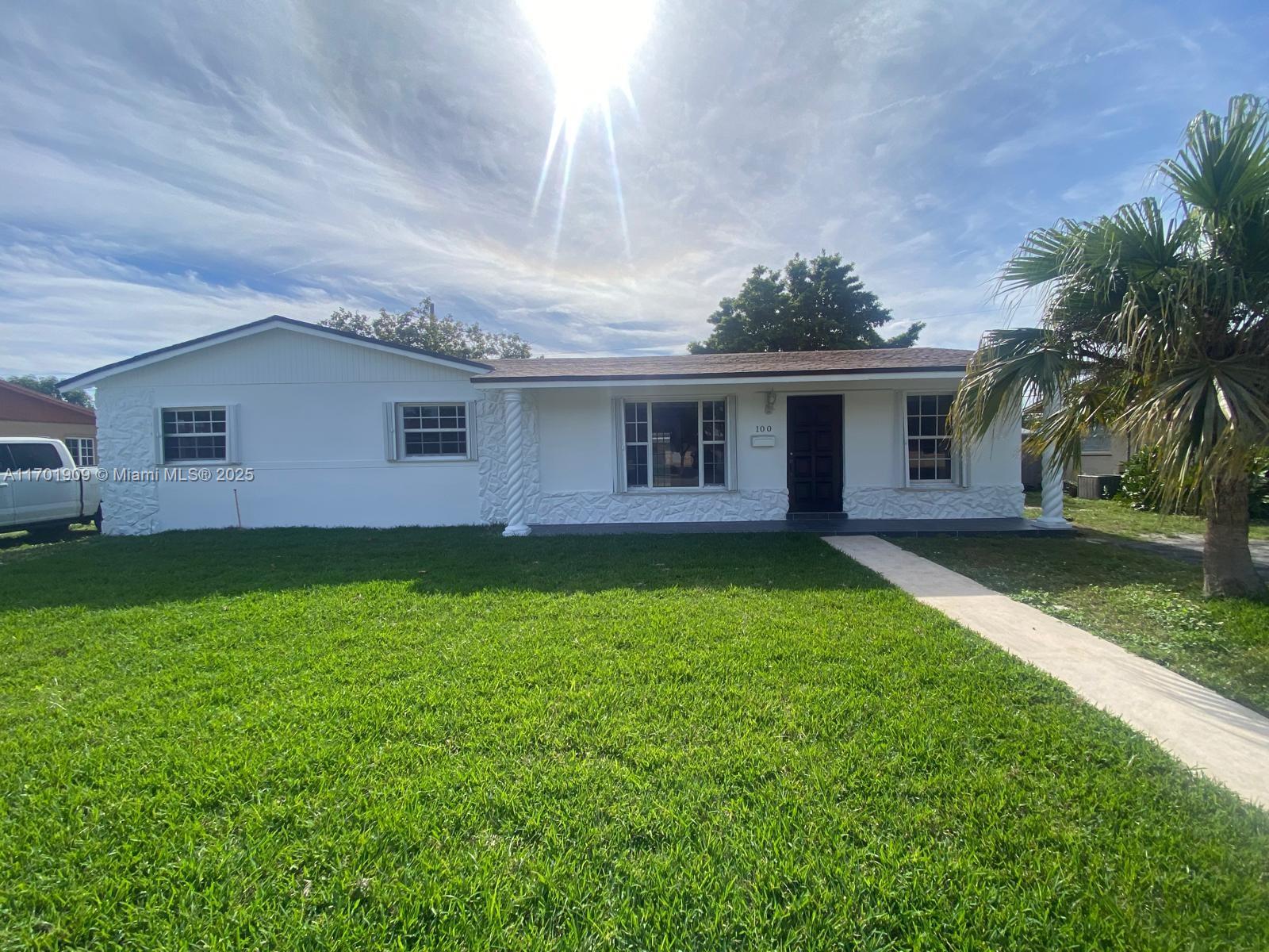 100 NE 214th St, Miami Gardens, Florida image 1