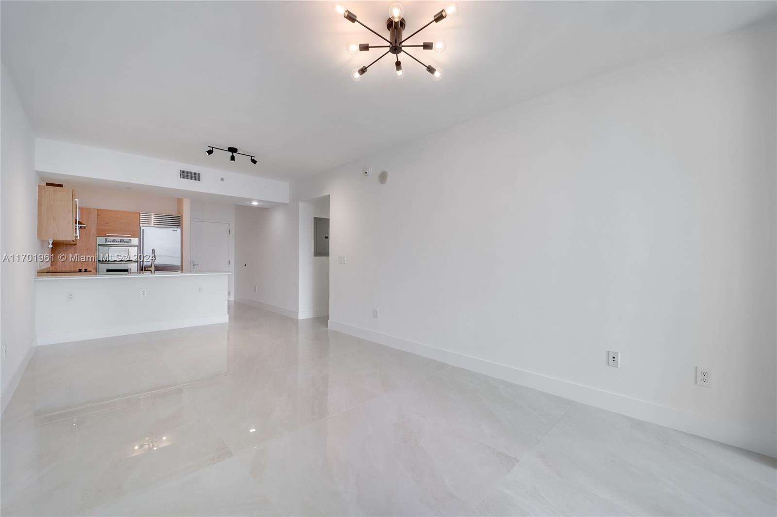 218 SE 14th St #1906, Miami FL 33131