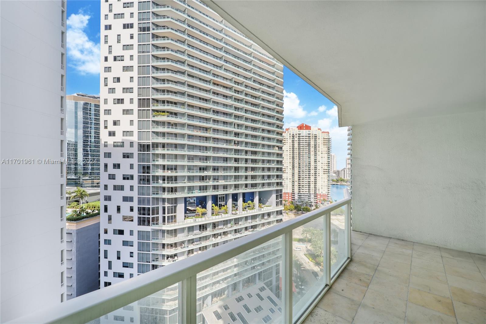 218 SE 14th St #1906, Miami FL 33131
