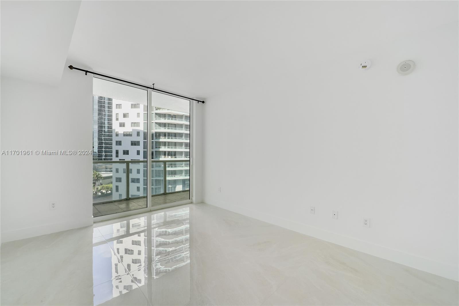 218 SE 14th St #1906, Miami FL 33131