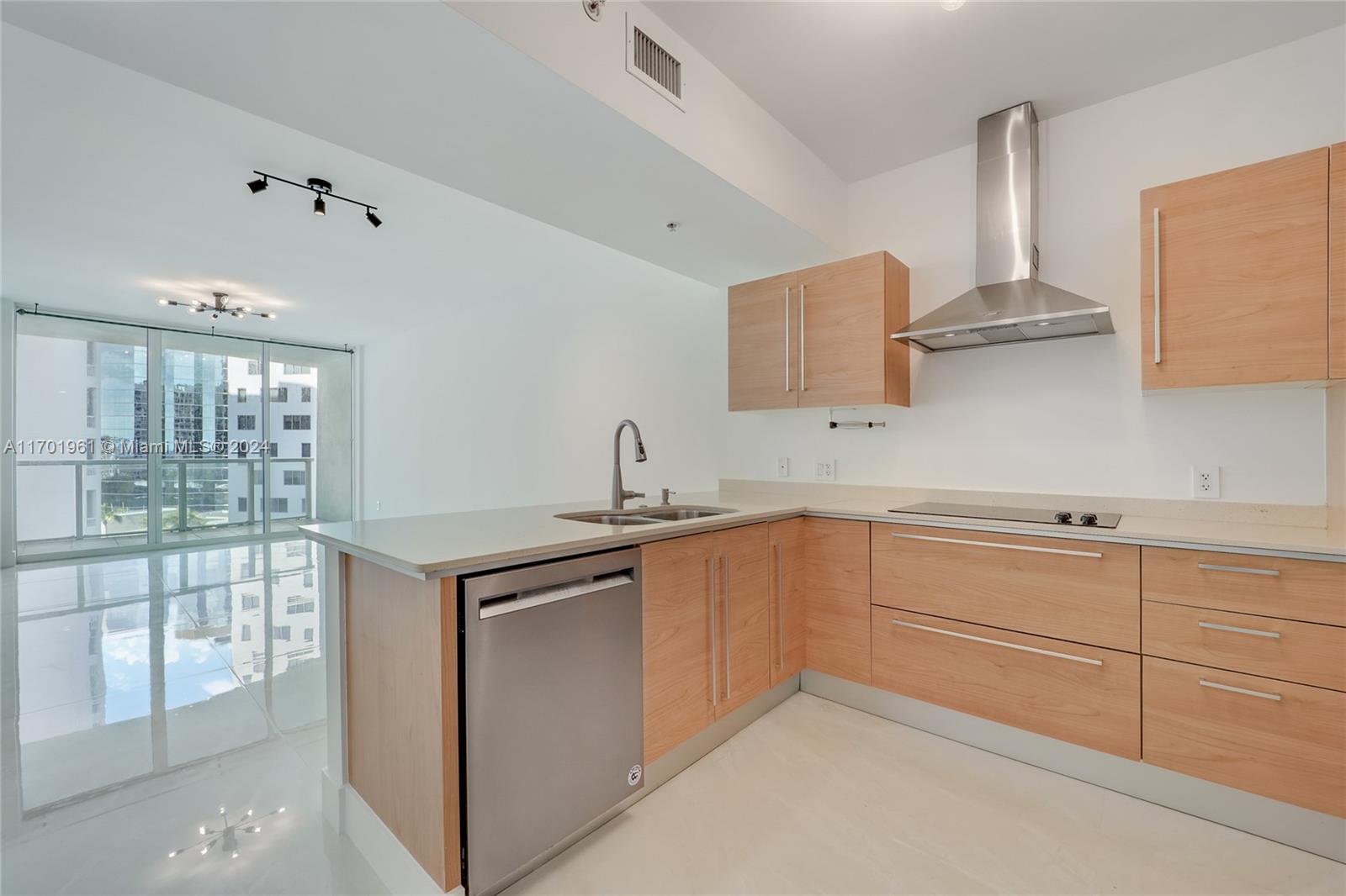 218 SE 14th St #1906, Miami FL 33131