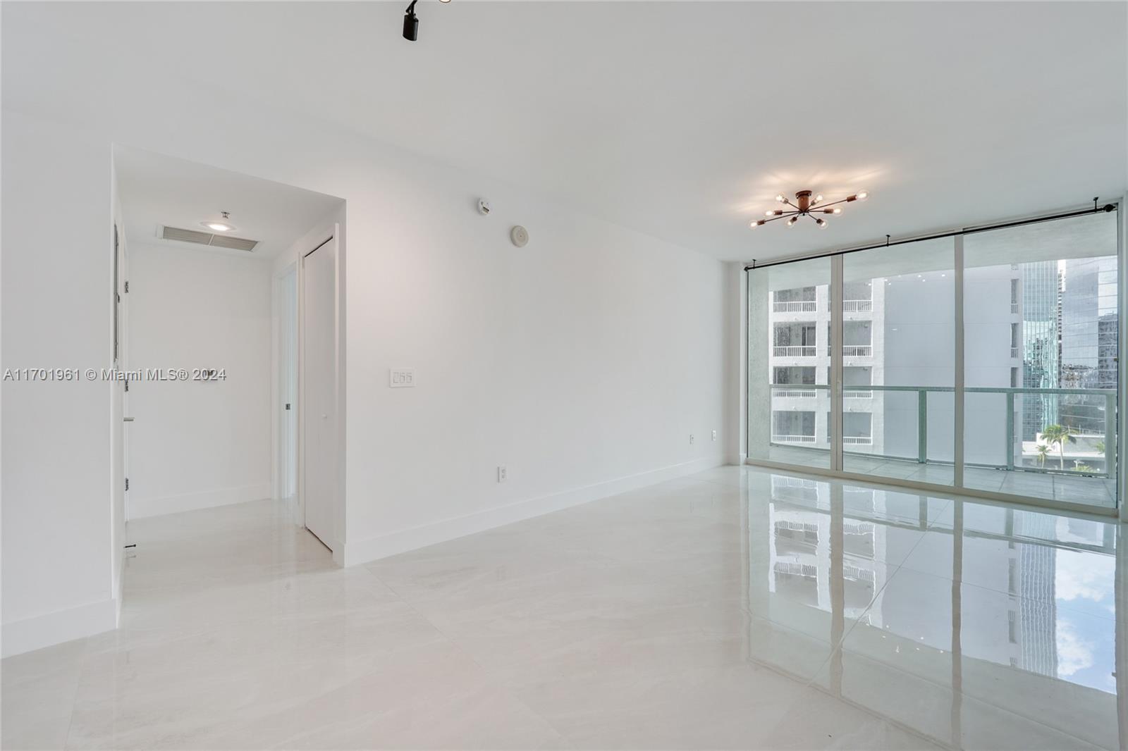 218 SE 14th St #1906, Miami FL 33131