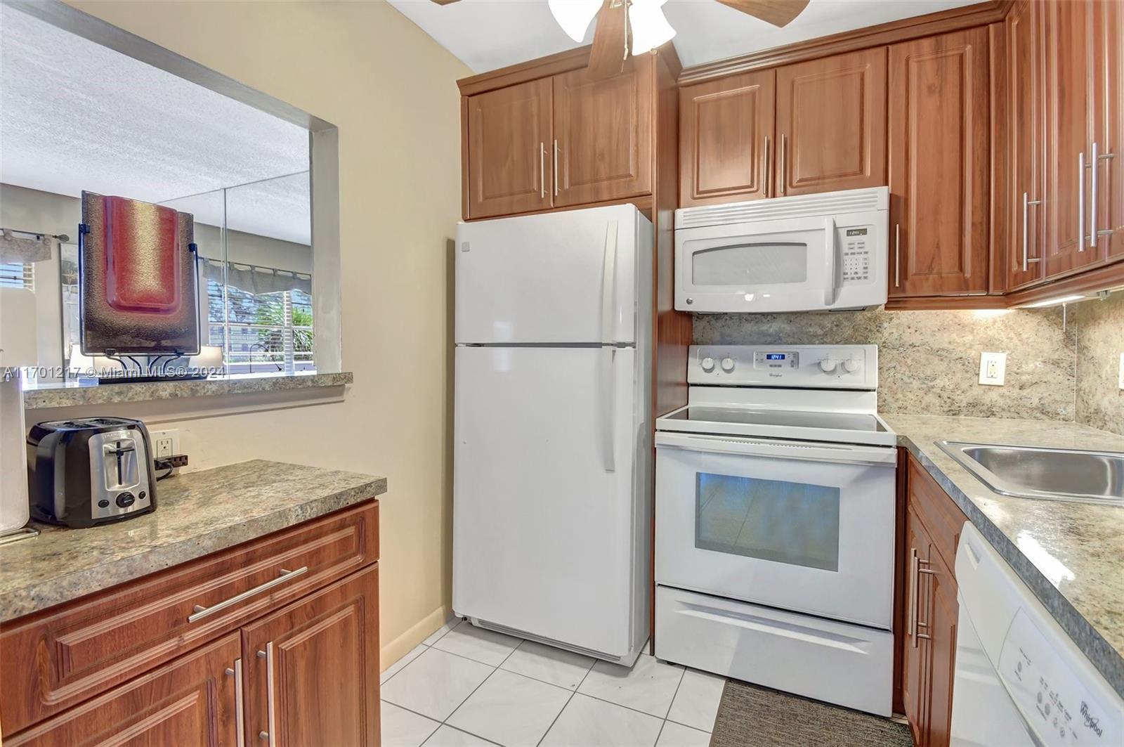 3108 E Cambridge  E #3108, Deerfield Beach, Florida image 11