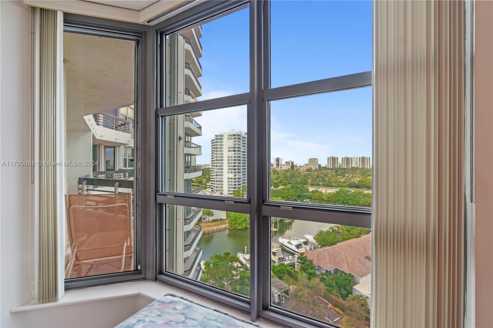 3530 Mystic Pointe Dr #1408, Aventura, Florida image 12