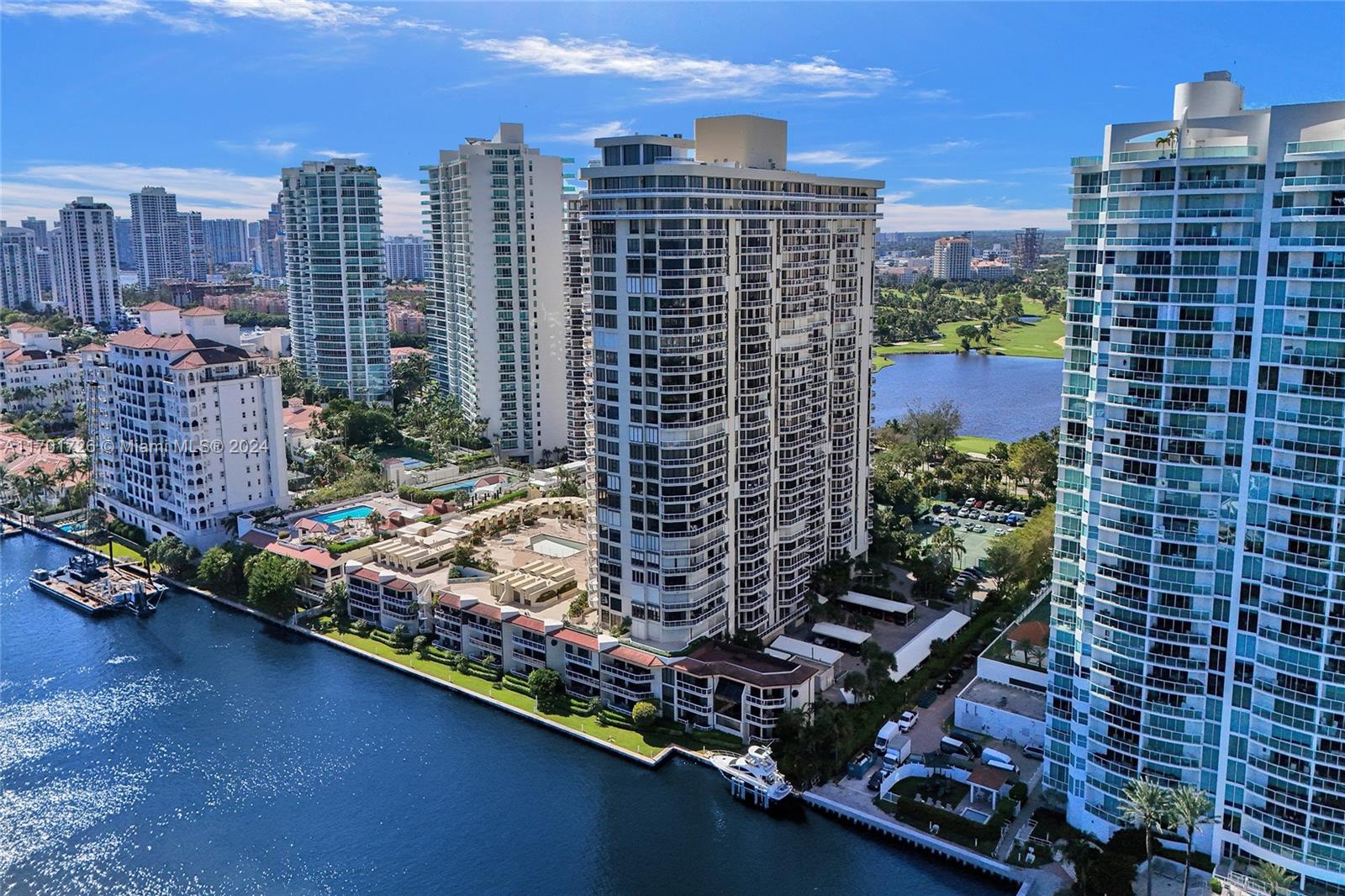 20191 E Country Club Dr #2310, Aventura, Florida image 2