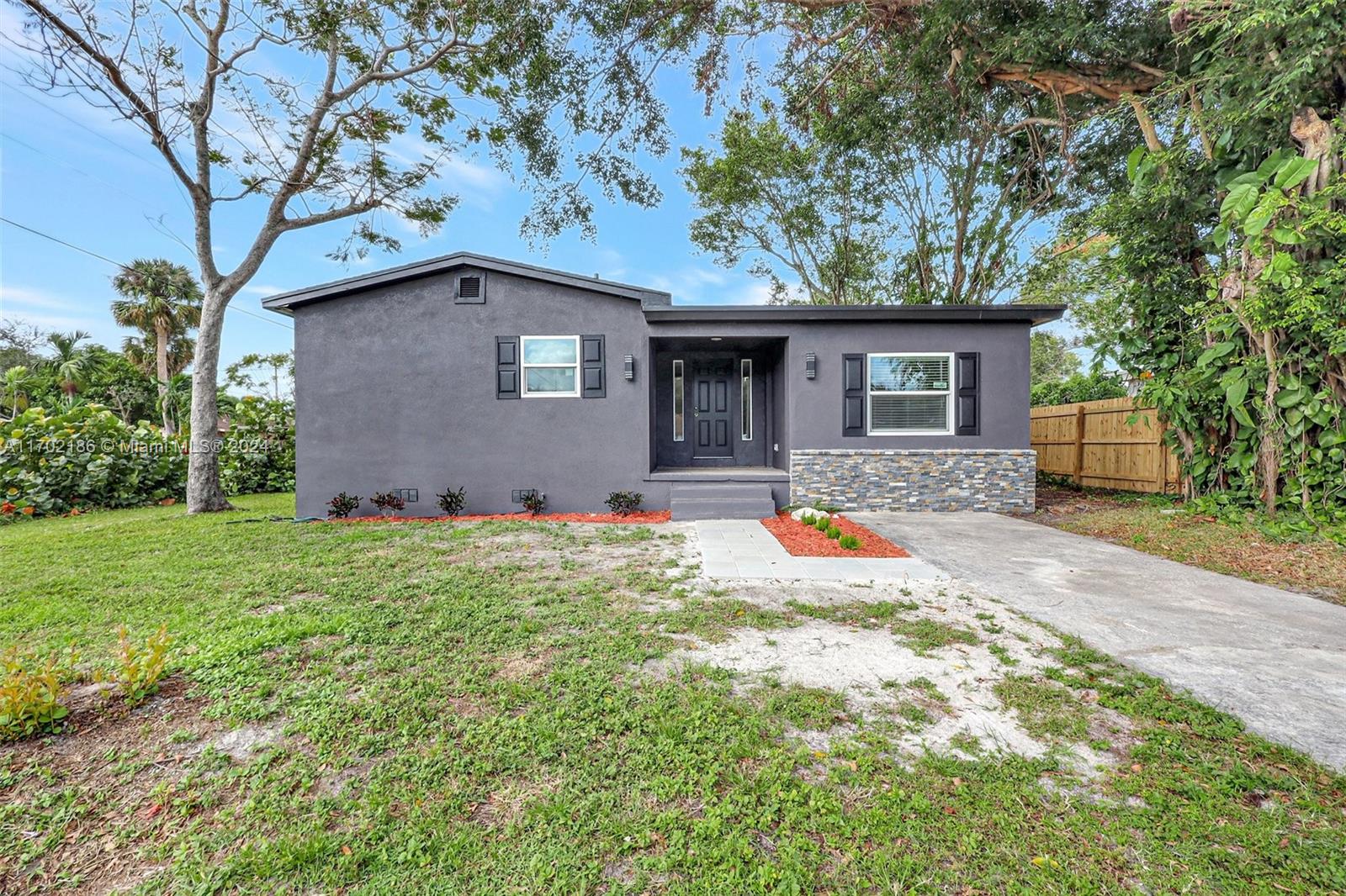 2021 Sunrise Blvd, Fort Pierce, Florida image 1