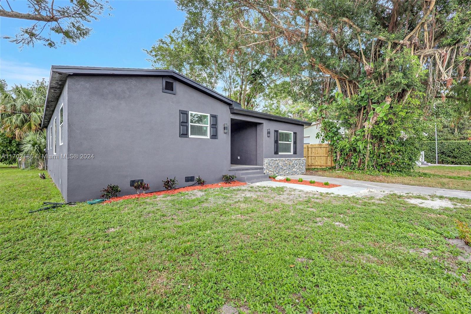 2021 Sunrise Blvd, Fort Pierce, Florida image 2