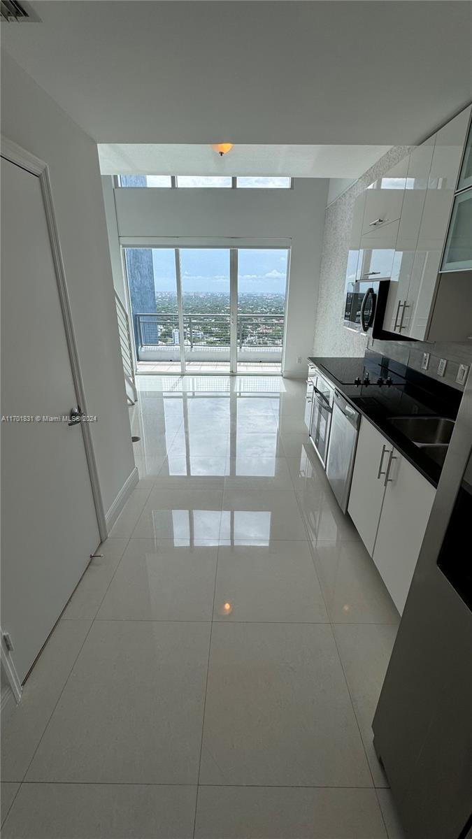 60 SW 13th St #3015, Miami FL 33130