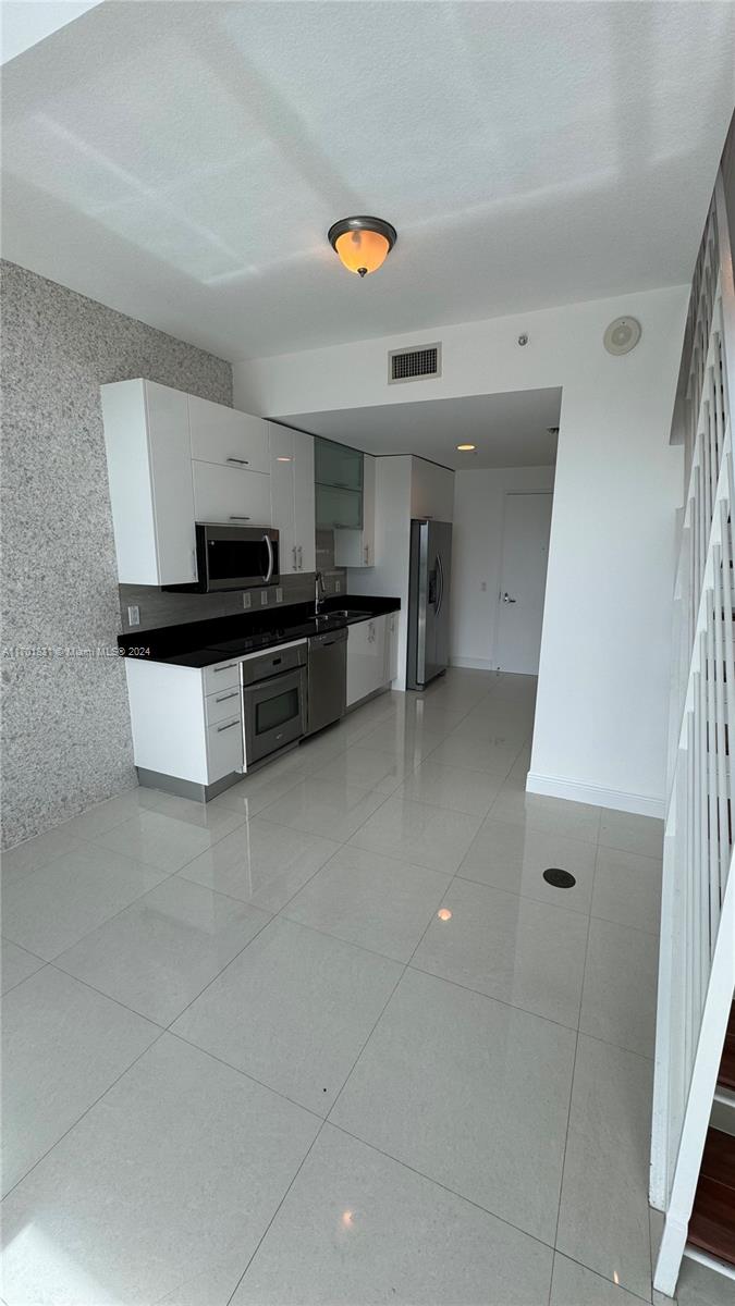 60 SW 13th St #3015, Miami FL 33130