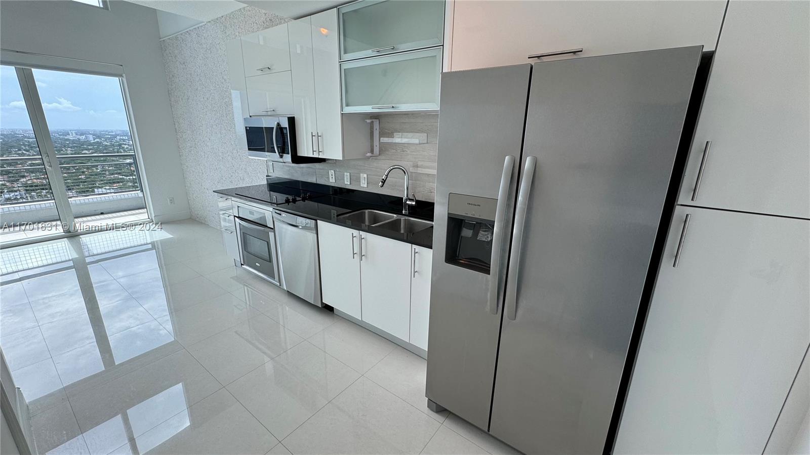 60 SW 13th St #3015, Miami FL 33130