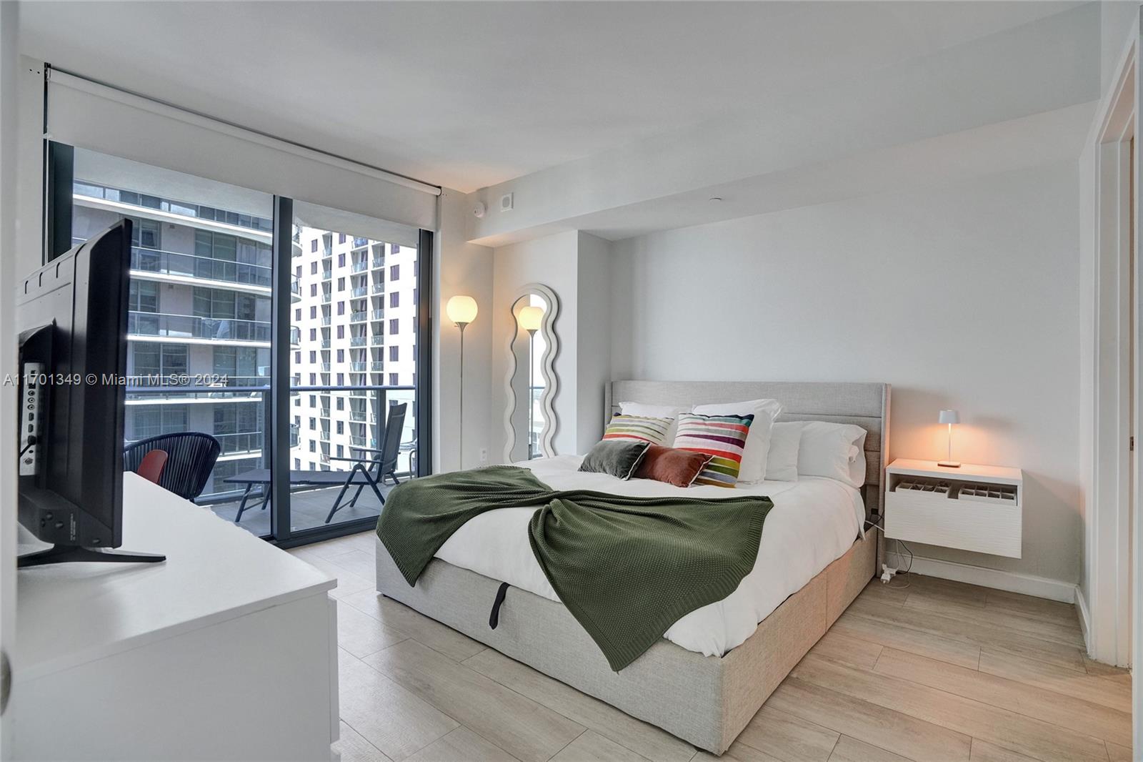 45 SW 9th St #3807, Miami FL 33130