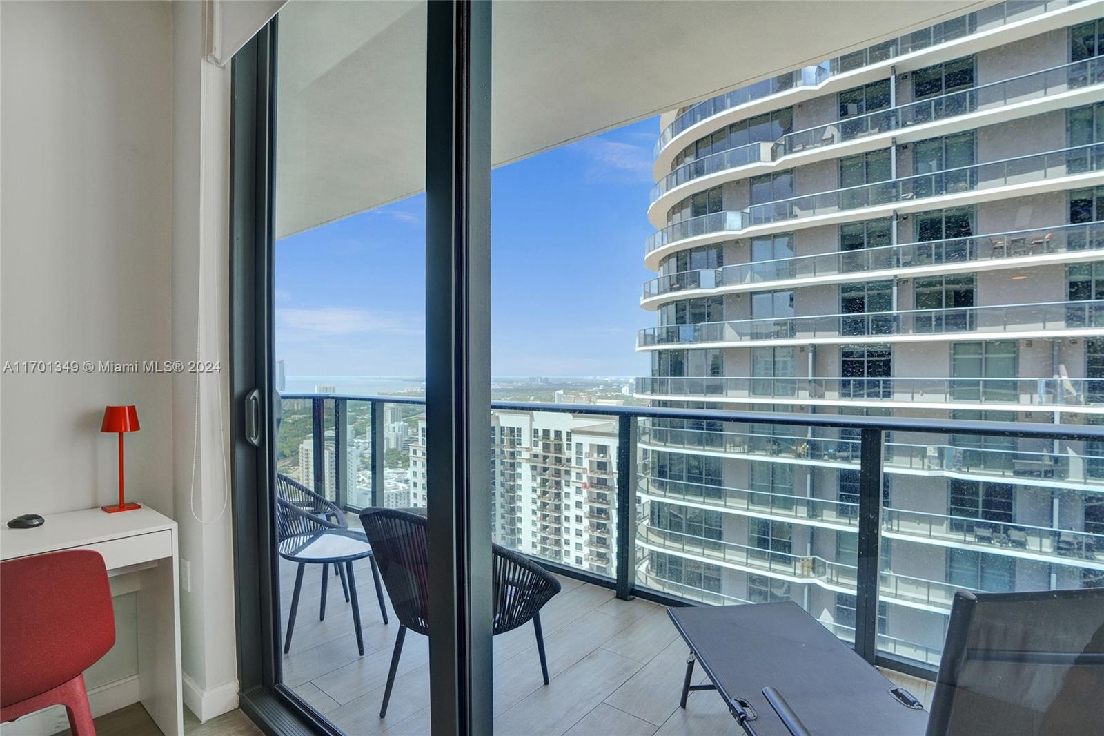 45 SW 9th St #3807, Miami FL 33130